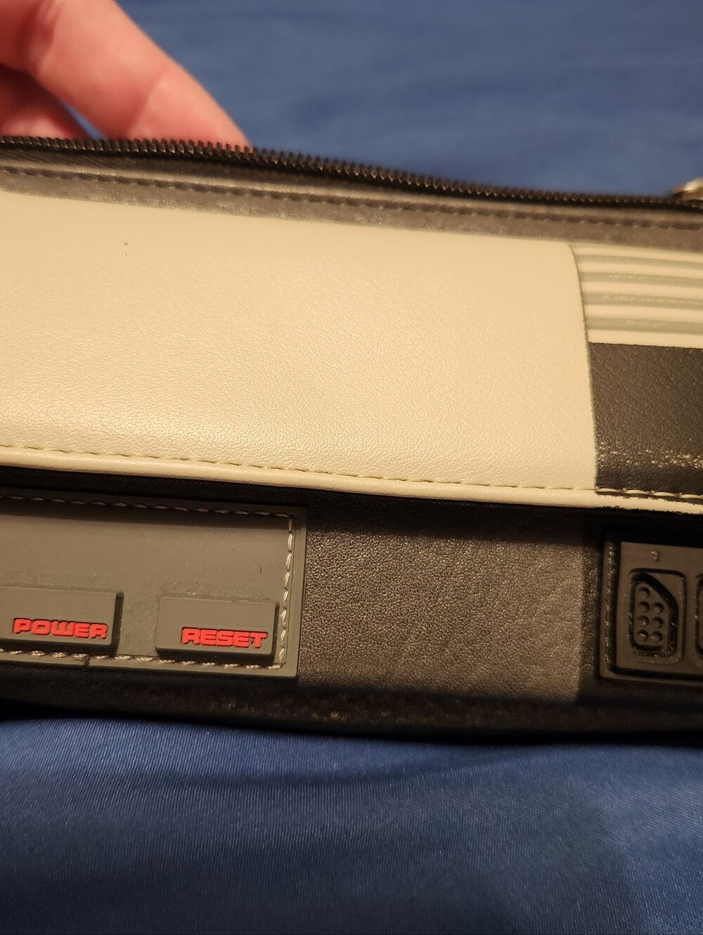 Nintendo Wallet - Picture 4 of 6
